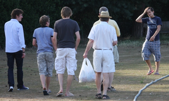 Joe going the wrong way - isnt it clockwise for wickets ?